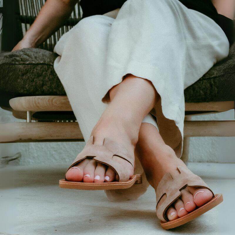 Hania Slide in Mocha - Shoeq