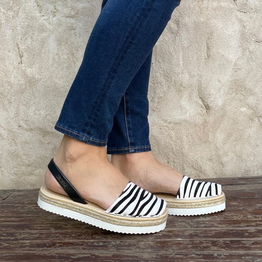 Lola Lowform in Classic Zebra - Shoeq