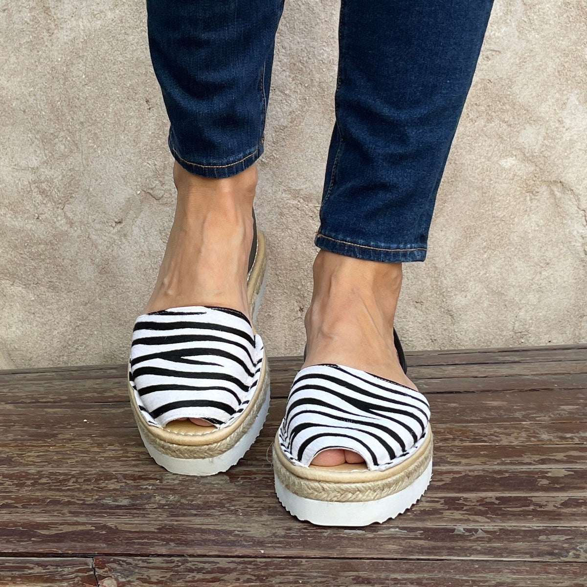 Lola Lowform in Classic Zebra - Shoeq