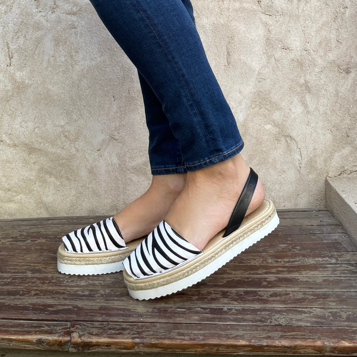 Lola Lowform in Classic Zebra - Shoeq