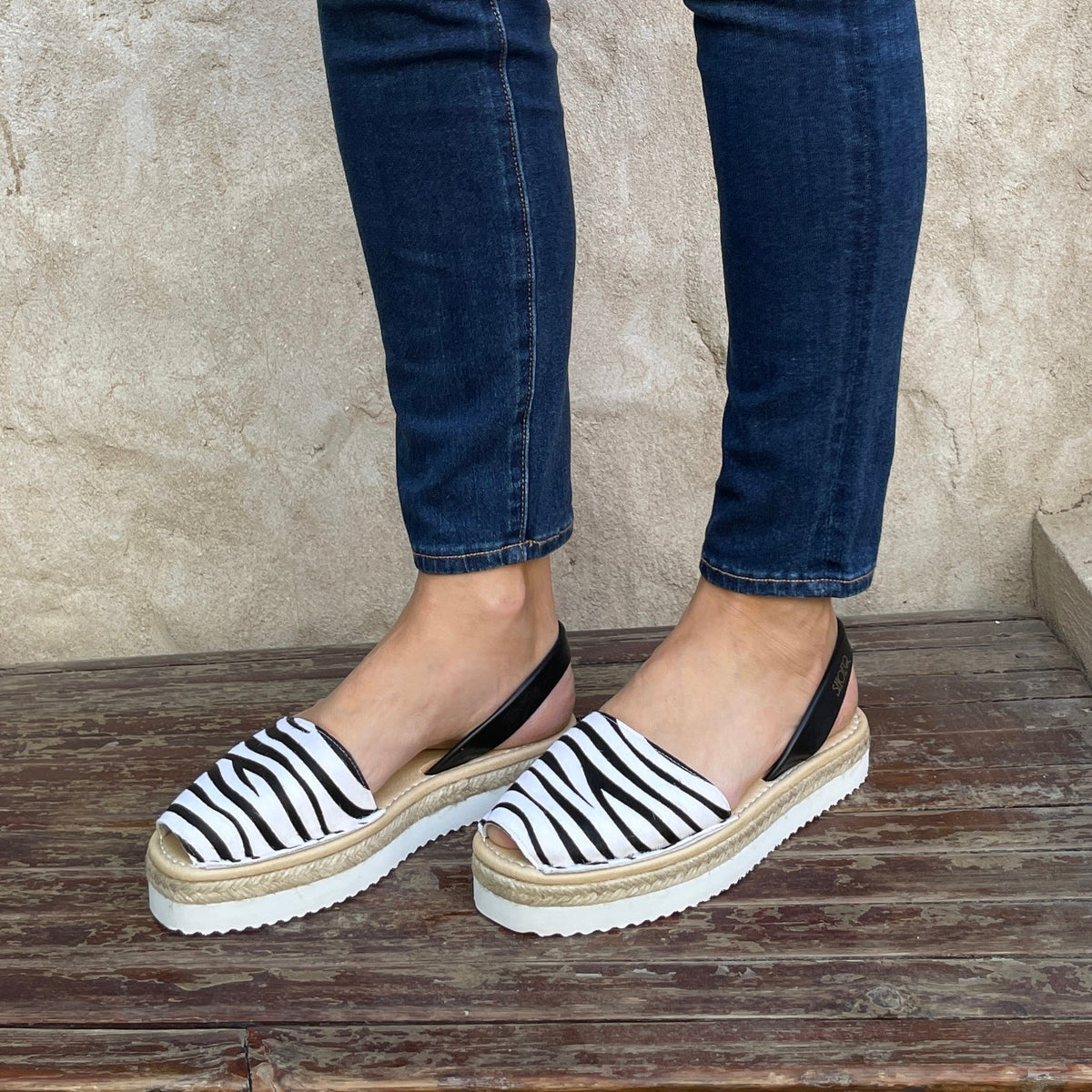 Lola Lowform in Classic Zebra - Shoeq