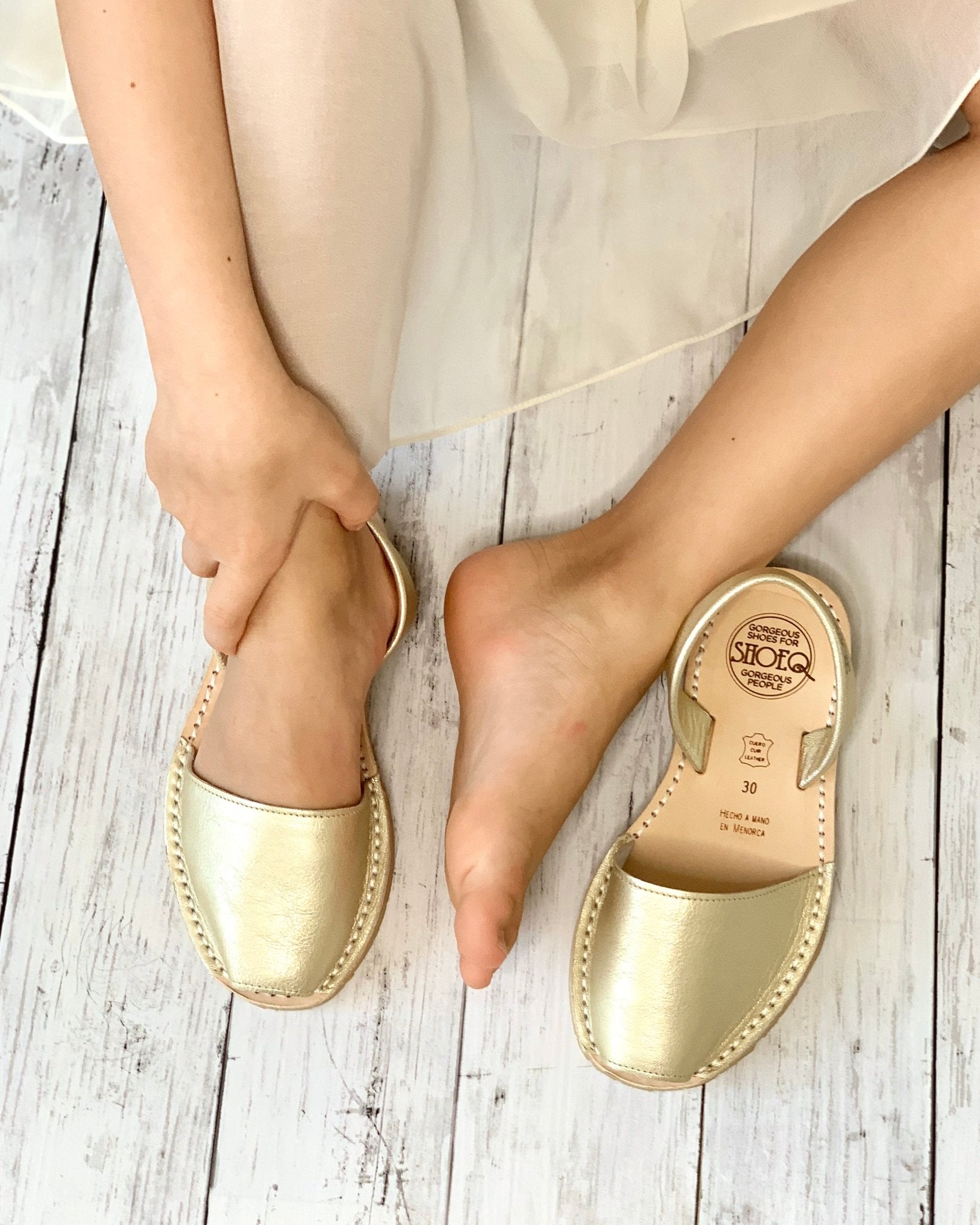 Girls Classic Avarca in Champagne Metallic - Shoeq