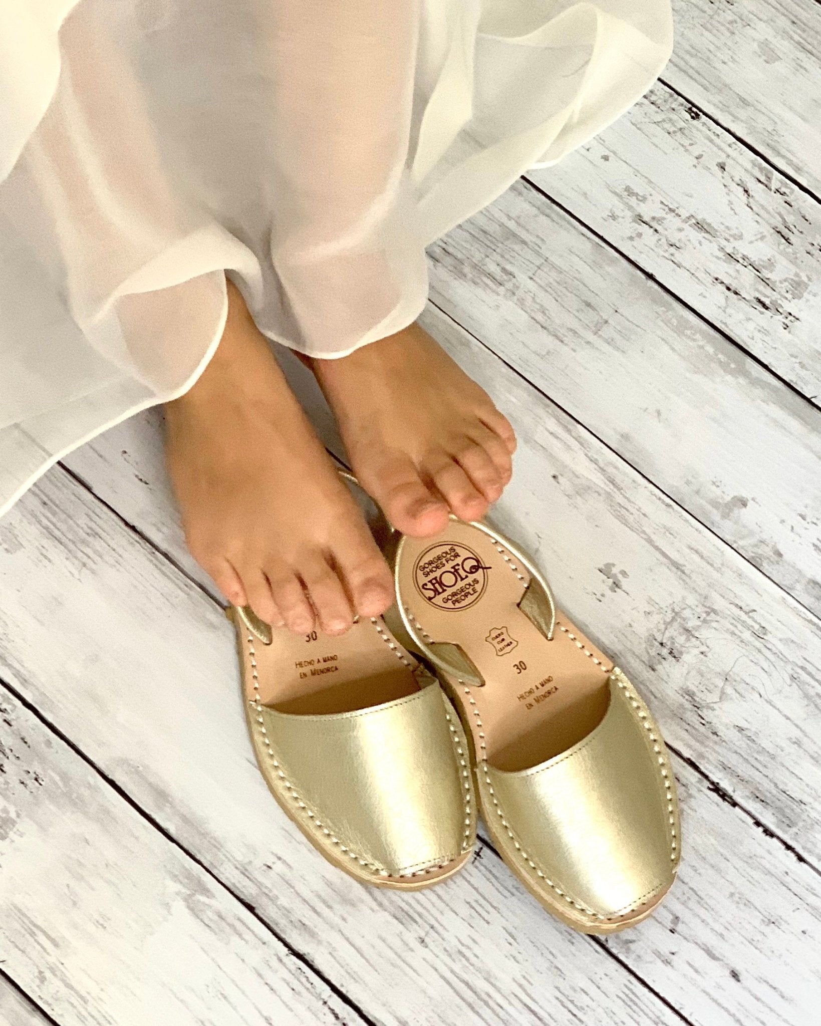 Girls Classic Avarca in Champagne Metallic - Shoeq