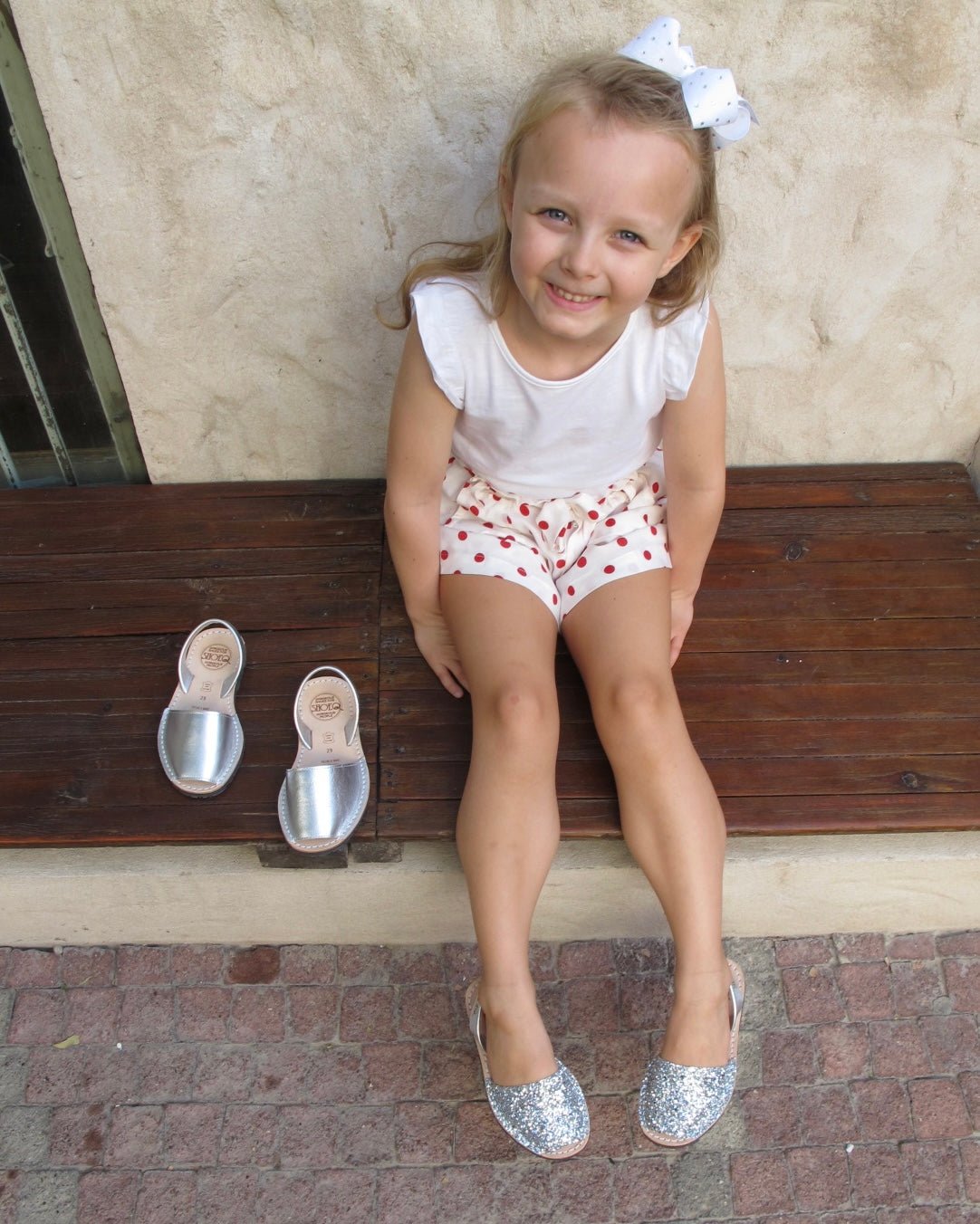 Girls Classic Avarca in Metallic Silver - Shoeq