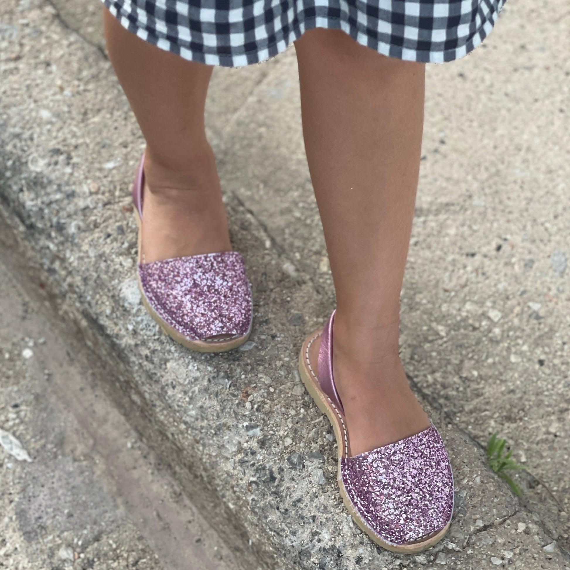 Girls Classic Avarca in Pink Glitter - Shoeq