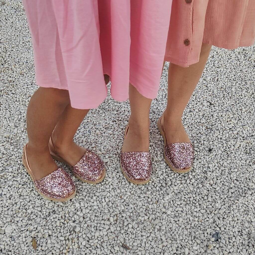 Girls Classic Avarca in Rose Gold Glitter - Shoeq