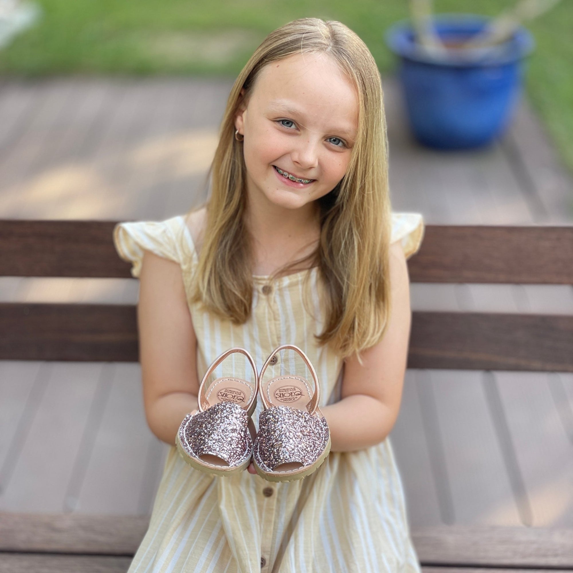 Girls Classic Avarca in Rose Gold Glitter - Shoeq