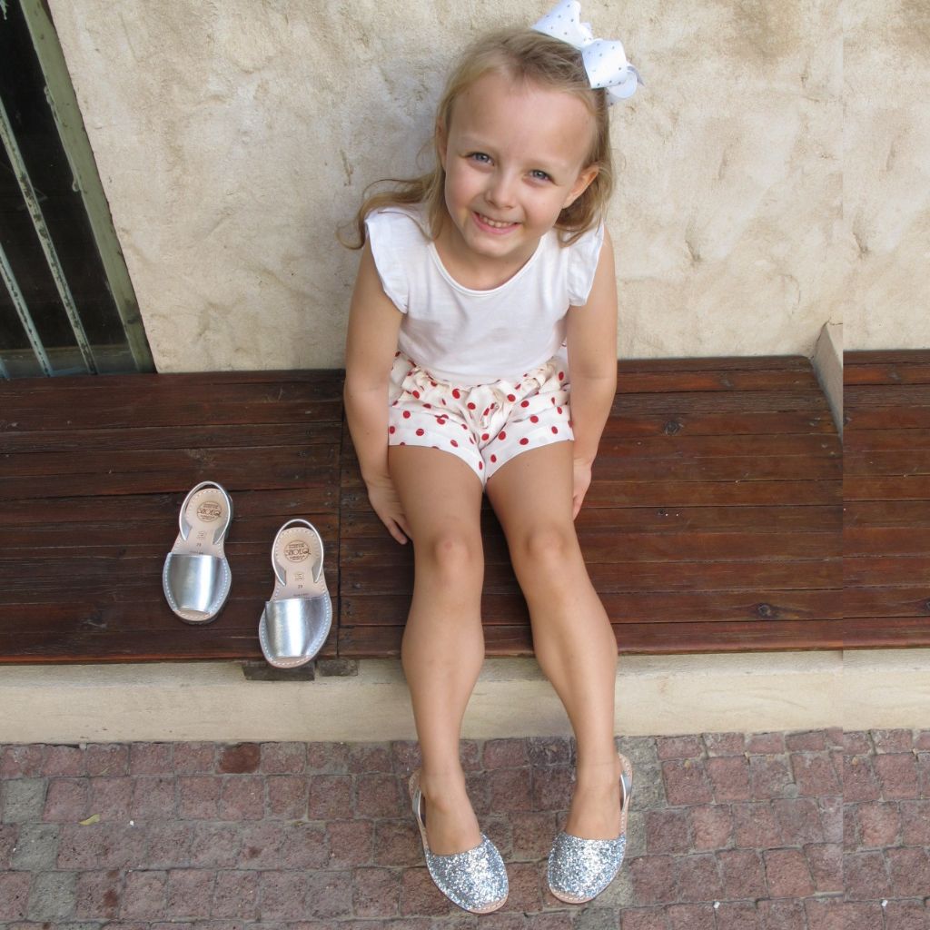 Girls Classic Avarca in Silver Glitter - Shoeq