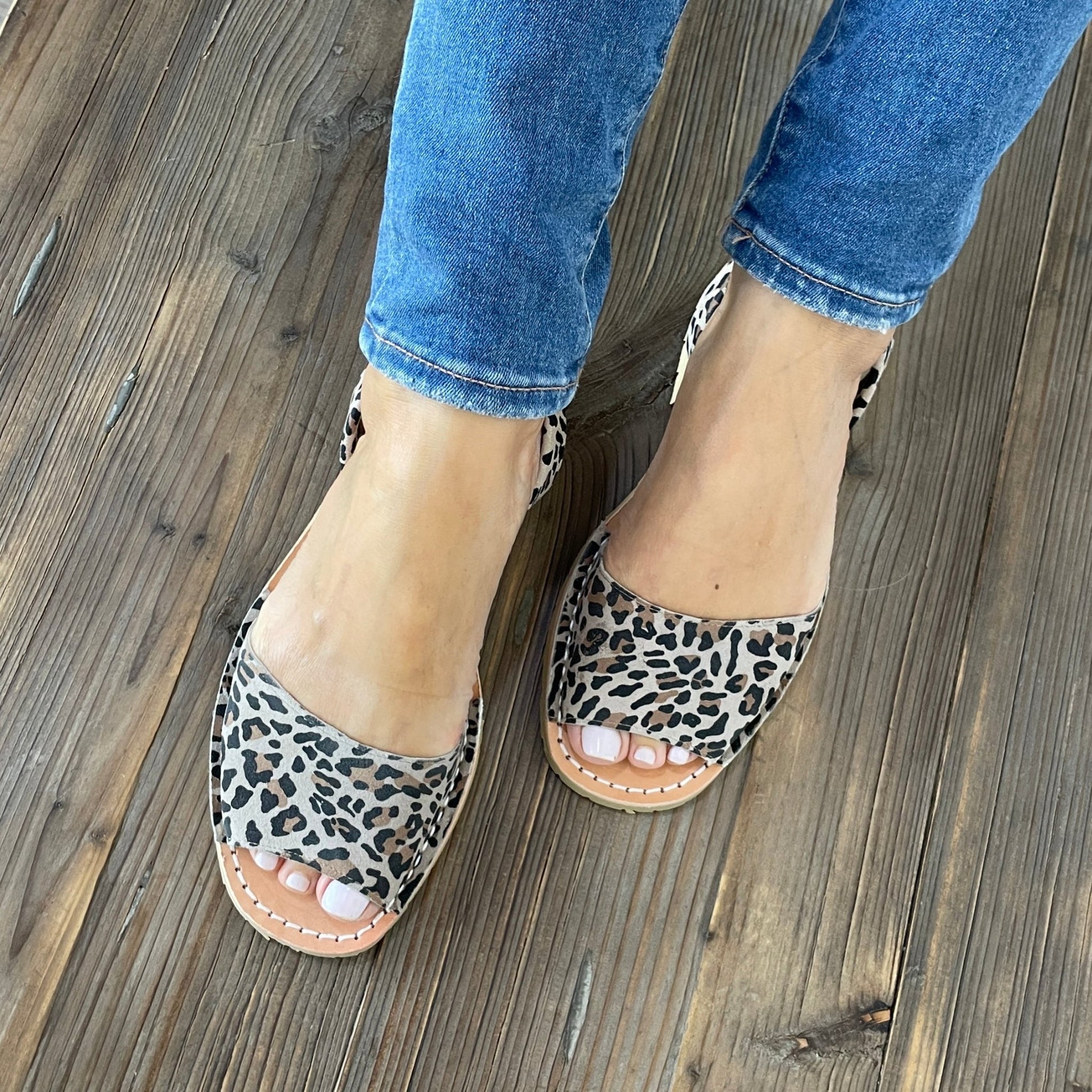 Peekaboo Avarca in Dark Leopard - Shoeq