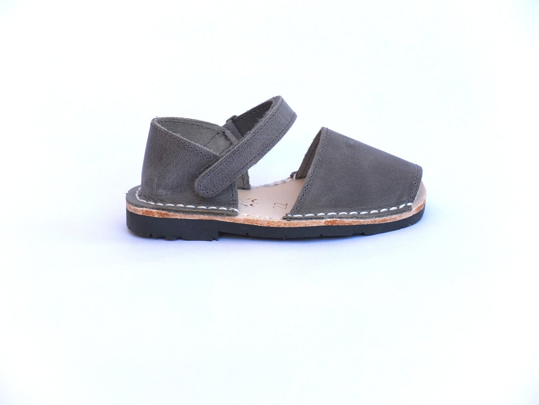 Unisex Grey Leather Classic - Shoeq